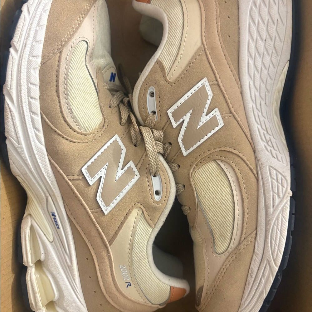 New Balance Big Kids 2002R Sneakers